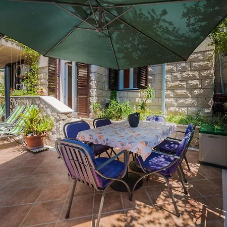 Geraeumige Ivana Mit Terrasse Apartment