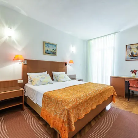 Geraeumige Ivana Mit Terrasse Dubrovnik